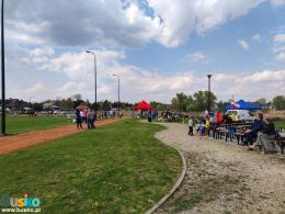 Na zdjęciu widoczni są uczestnicy pikniku