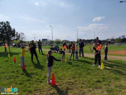 Zdjecie przedstawia uczestników konkurencji: rzut ringo 