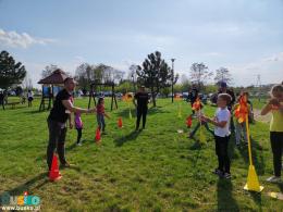 Zdjecie przedstawia uczestników konkurencji: rzut ringo 