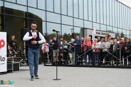 Na zdjęciu konferansjer G. Pittner podczas  otwarcia wypożyczalni rowerów  w kompleksie #TężniaBusko