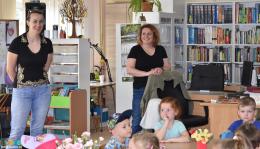 Przedszkolaki Papużki biorą udział w lekcjach bibliotecznych
