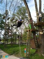 Park linowy Małpi Gaj w Busku-Zdroju - na zdjęciu jedna z przeszkód