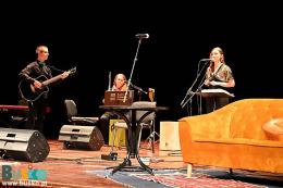 Trwa koncert laureatów. Na scenie troje muzykóa