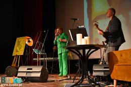 Trwa koncert laureatów. Na scenie dwoje muzyków