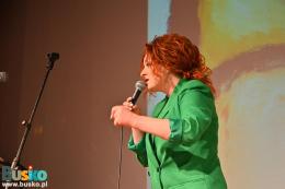 Trwa koncert laureatów. Na scenie wokalistka