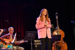 Trwa koncert laureatów. Na scenie dwoje muzyków