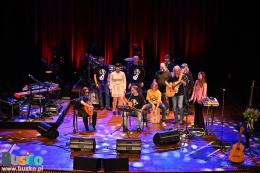 Uczetsnicy festiwalu na scenie BSCK