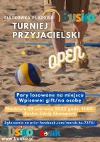 Plakat promujący turniej siatkówki plażowej - zdjęcie boiska piaskowego, piłka i zawodnik