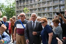 Burmistrz Waldemar Sikora wsród uczestników uroczystości