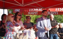 Widzowie Turnieju Sołtysów, wśród nich burmistrz Michał Maroński