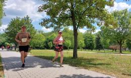 Biegacze na terenie miasta