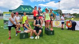 Uczestnicy biegu na podium