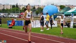 Na bieżni młodzi uczestnicy biegu