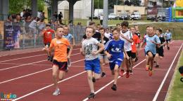 Na bieżni młodzi uczestnicy biegu