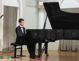Zdjęcie przedstawia koncert laureatów Międzynarodowego Konkursu Pianistycznego w Busku-Zdroju