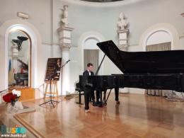 Zdjęcie przedstawia koncert laureatów Międzynarodowego Konkursu Pianistycznego w Busku-Zdroju
