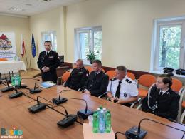 Zdjęcie przedstawia spotkanie podczas którego  podpisano porozumienie o włączeniu jednostki OSP w Widuchowej do Krajowego Sytemu Ratowniczo-Gaśniczego