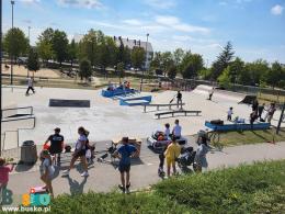 Na zdjęciu widoczne są warsztaty z hulajnogi 