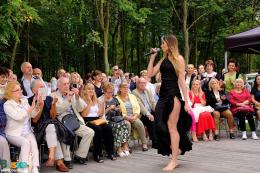 Publiczność podczas koncertu Izabeli Szafrańskiej w kompleksie #TężniaBusko