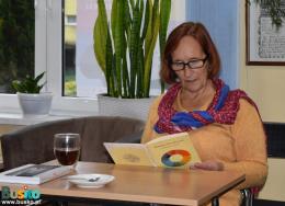 uczestniczka dyskusyjnego klubu ksiązki