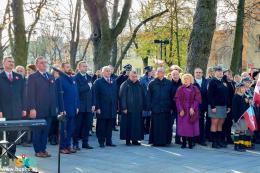 Uczestnicy obchodów Święta Niepodległości w Busku-Zdroju
