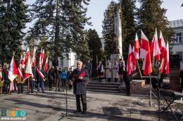 Uczestnicy obchodów Święta Niepodległości w Busku-Zdroju. Przemawia Burmistrz Waldemar Sikora