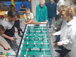 Uczestnicy Turnieju Piłkarzyków Stołowych 