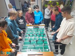 Uczestnicy Turnieju Piłkarzyków Stołowych 