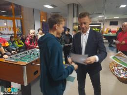 Uczestnicy Turnieju Piłkarzyków Stołowych 