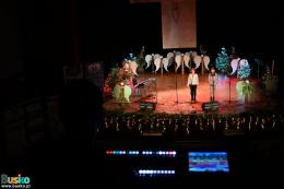 Uczestnicy Przeglądu Kolęd na scenie BSCK