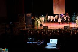 Uczestnicy Przeglądu Kolęd na scenie BSCK