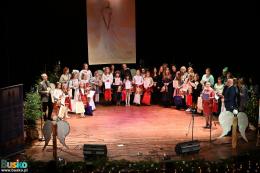 Uczestnicy Przeglądu Kolęd na scenie BSCK