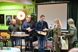 Uczestnicy wernisażu Przeglądu Ponidzie w klubie Stradivarius