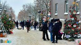 Uczestnicy dekoracji świątecznych na placu Zwycięstwa