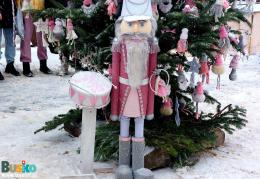 Uczestnicy dekoracji świątecznych na placu Zwycięstwa