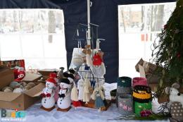 Jedno ze stoisk kiermaszu świątecznego na Placu Zwycięstwa