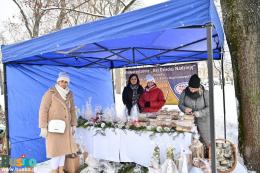 Jedno ze stoisk kiermaszu świątecznego na Placu Zwycięstwa