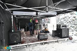 Artyści występujący podczas  kiermaszu świątecznego na Placu Zwycięstwa