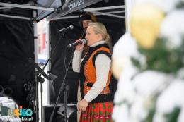 Artyści występujący podczas  kiermaszu świątecznego na Placu Zwycięstwa