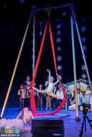 Pokaz akrobatyczny na scenie BSCK