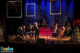 Artur Jaroń na scenie BSCK  podczas Gali Sylwestrowej