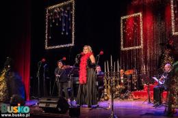 Renata Drozd na scenie BSCK  podczas Gali Sylwestrowej