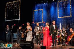 artyści na scenie BSCK  podczas Gali Sylwestrowej