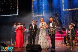 artyści na scenie BSCK  podczas Gali Sylwestrowej