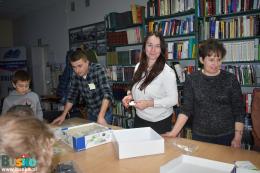 osoby uczestniczące w warsztatach komputerowych w bibliotece