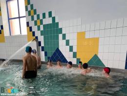 Zawodnicy drużyny SMS Radzionków korzystający z Pływalni Miejskiej im. Stefana Komendy w Busku-Zdroju, obiektu administrowanego przez BOSIR.