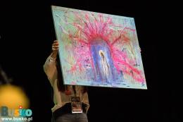 Trwa prezentacja gadżetów na scenie 