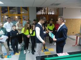 Rozdanie nagród i wręczenie pucharu dla Mistrza Miasta i Gminy w Bilardzie w kategorii młodzieżowej