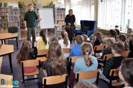 Warsztaty literacko – plastyczne  z Ewą Stadtmüller oraz Łukaszem Zabdyrem w bibliotce