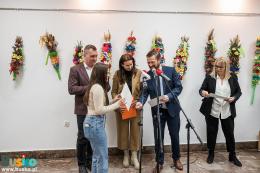 Dyplomy i nagrody w konkursie wręcza Z-ca Burmistrza Michał Maroński